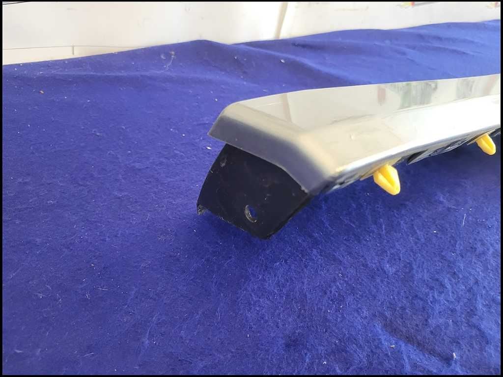 2016 - 2024 Chevrolet Camaro SS Passenger Lower Rocker Panel Molding C43 - The Parts Farm
