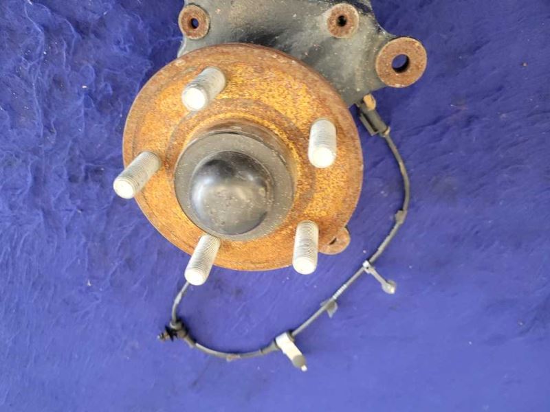 2018 - 2023 Ford Mustang GT S550 Passenger Front Spindle Knuckle Hub - The Parts Farm