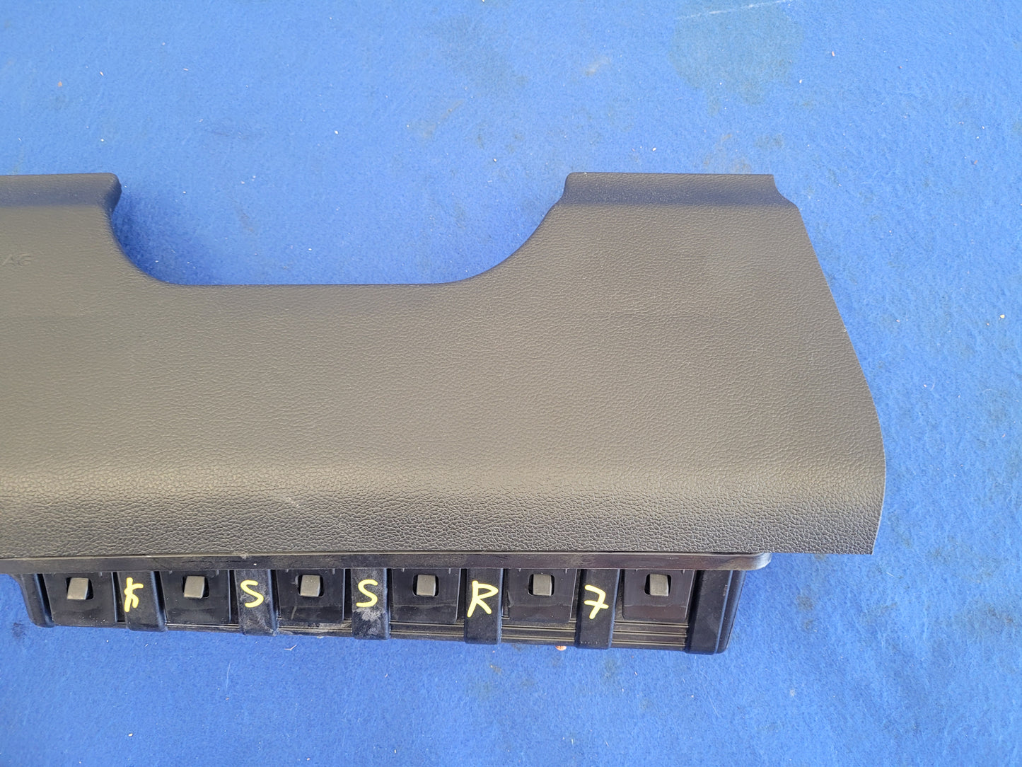 2018-2023 Ford Mustang GT S550 Driver Lower Knee Air Bag 2494 - The Parts Farm