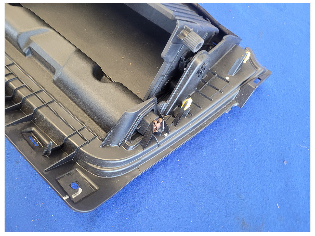 2018-2023 Ford Mustang GT S550 Coupe Air Bag Glove Box Passenger Right Dash 2574 - The Parts Farm