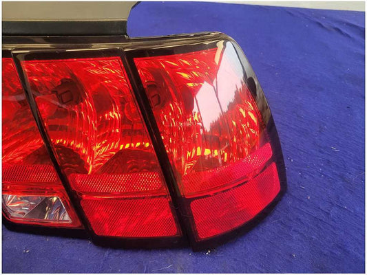 1999-2004 Ford Mustang GT Passenger Rear Taillight Lamp Light Brake 2624