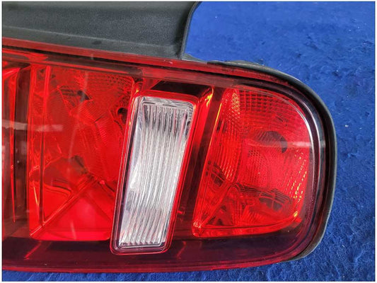 2010-2012 Ford Mustang GT Passenger RH Tail Light Lamp Brake Lens Red 2890