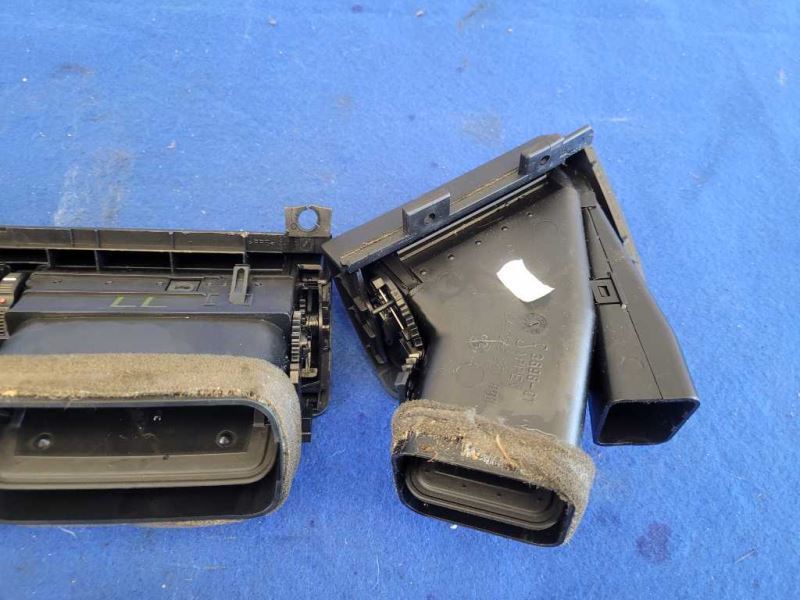 2001-2006 BMW M3 Convertible Air Vents Front Dash Duct HVAC 2451 - The Parts Farm