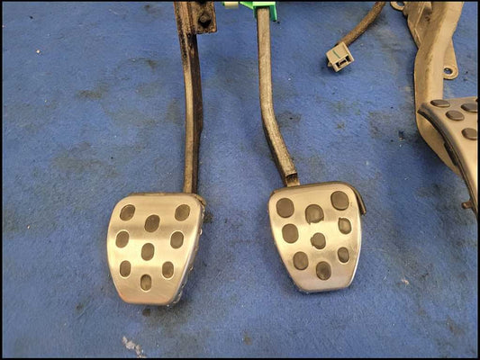 2003-2004 Ford Mustang Cobra SVT DOHC 4.6L Pedal Cage Manual Trans Clutch 2686