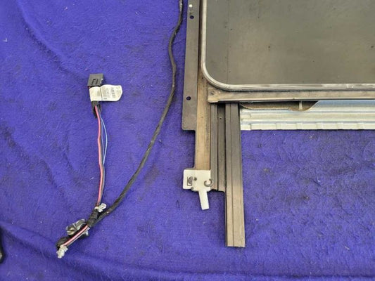 2010-2015 Chevrolet Camaro SS Sunroof Glass Window Upper Roof Frame Track