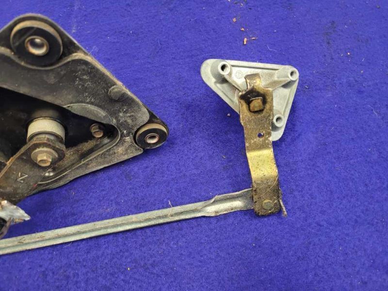 1994-1995 Ford Mustang Cobra GT Motor Linkage Wiper Windshield Arm - The Parts Farm