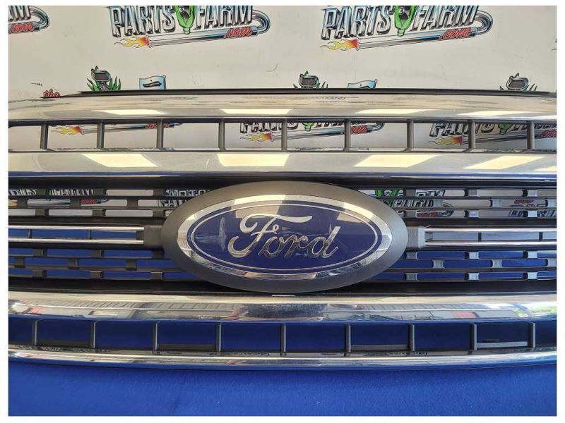 2022 Ford F250 Super Duty Pickup Truck Front Upper Grill *Broke Tabs* 2557 - The Parts Farm