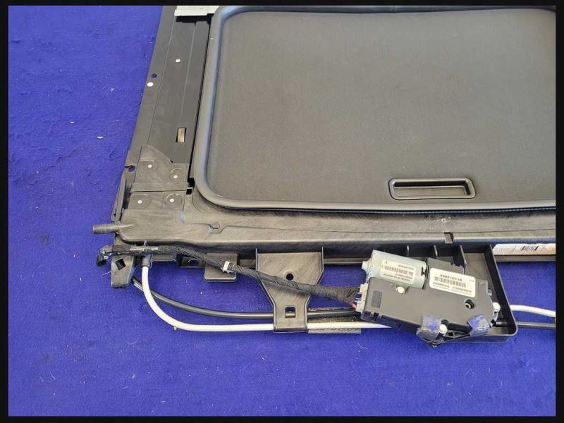 2010-2015 Chevrolet Camaro SS Sunroof Glass Window Upper Roof Frame Track - The Parts Farm