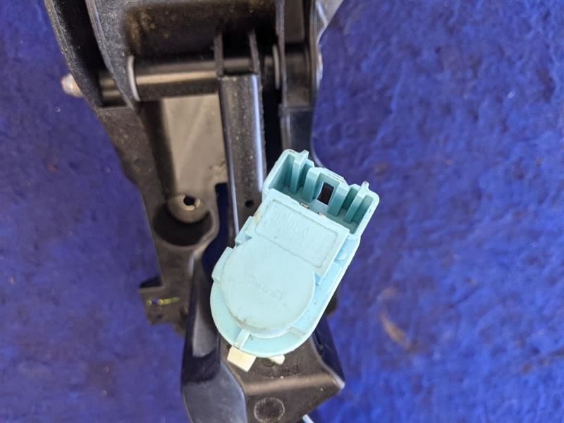 2015-2017 Ford Mustang GT S550 Automatic Pedal Box Brake Pad Assembly - The Parts Farm