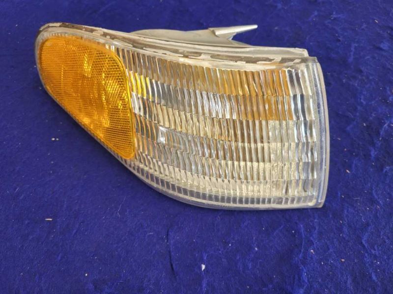1996-1998 Ford Mustang Cobra GT Front Passenger Turn Signal Marker Light 2402 - The Parts Farm