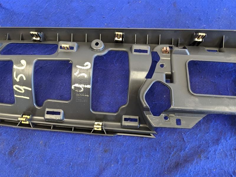 2016-2019 Chevrolet Camaro ZL1 SS Dash Panel Shell Head-up Display Opt UV6 - The Parts Farm