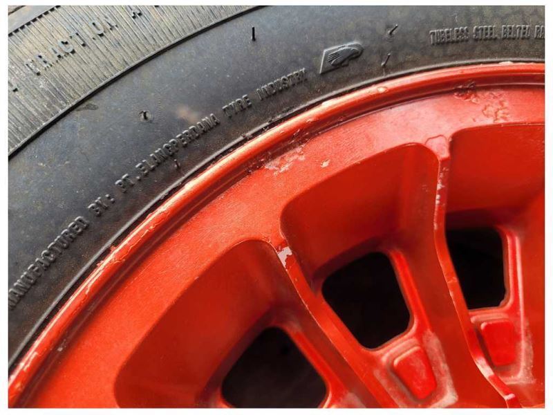1987-1993 Ford Mustang GT 5.0L Wheel 15x7 Scuffs Tire Paint Red 2299 - The Parts Farm