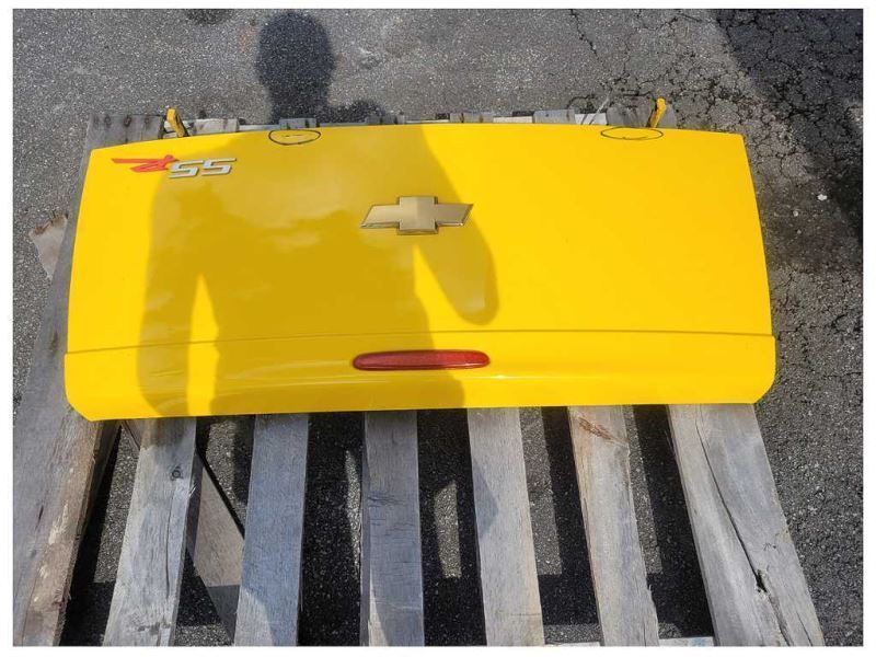 2003-2006 Chevrolet SSR Pickup Truck Trunk Rear Tailgate Paint Yellow 2426 - The Parts Farm