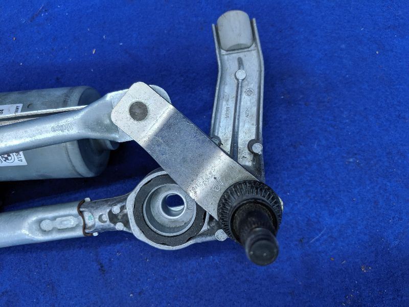 2008-2013 BMW M3 E46 Windshield Wiper Transmission Motor Linkage Arm - The Parts Farm