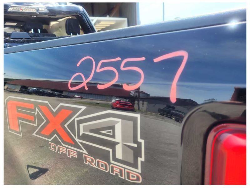 2022 Ford F250 Super Duty Pickup Truck Audio Info Screen Receiver *Scuffs* 2557 - The Parts Farm