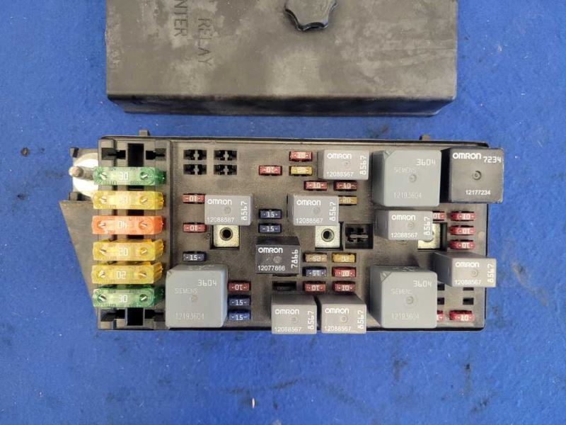 2000-2002 Chevrolet Corvette Z06 FRC C5 Fuse Box Engine Compartment Power 2066 - The Parts Farm