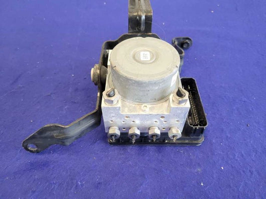 2015-2020 Ford Mustang Shelby GT350 ABS Module M/T Anti-Lock Brakes 2217