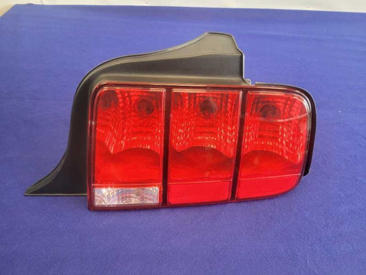 2005-2009 Ford Mustang GT GT500 Passenger RH Taillight Rear Lamp Brake 2410