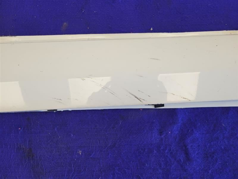 2014-2017 Chevrolet Caprice 6.0L Sedan Driver Left Rocker Panel Molding Trim Wht - The Parts Farm