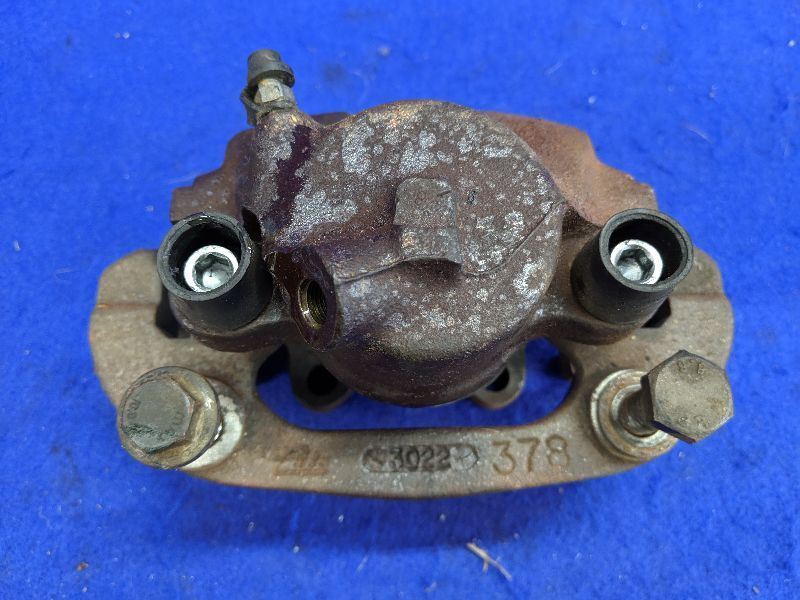 1992-1995 2001-2006 BMW 325i Passenger Driver Calipers Front Brackets NO Pads - The Parts Farm