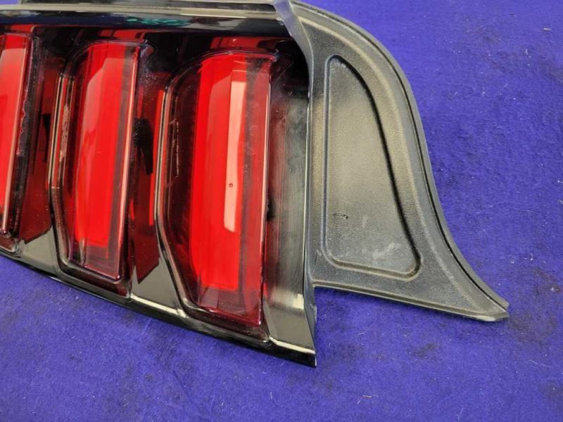 2015-2017 Ford Mustang GT S550 Driver Left LH Taillight Lamp Brake Cracked Top - The Parts Farm
