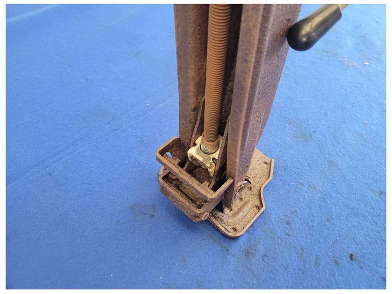 2004-2006 Porsche Cayenne Turbo 4.5L Jack Emergency Lift Scissor Step 2137 - The Parts Farm