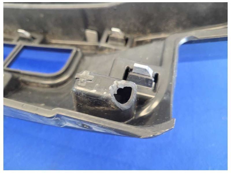 2022 Ford F250 Super Duty Pickup Truck Front Upper Grill *Broke Tabs* 2557 - The Parts Farm
