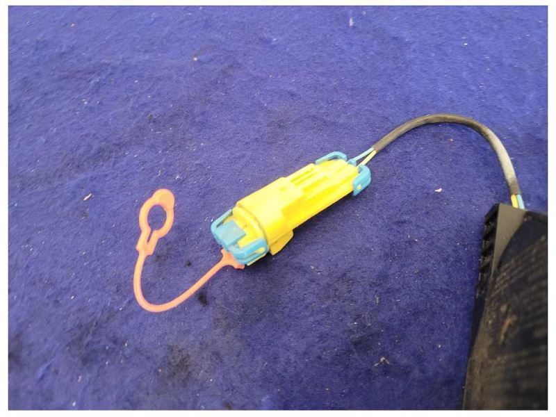 2003-2006 Chevrolet SSR Pickup Truck Passenger Front Seat Belt Retractor 2426 - The Parts Farm