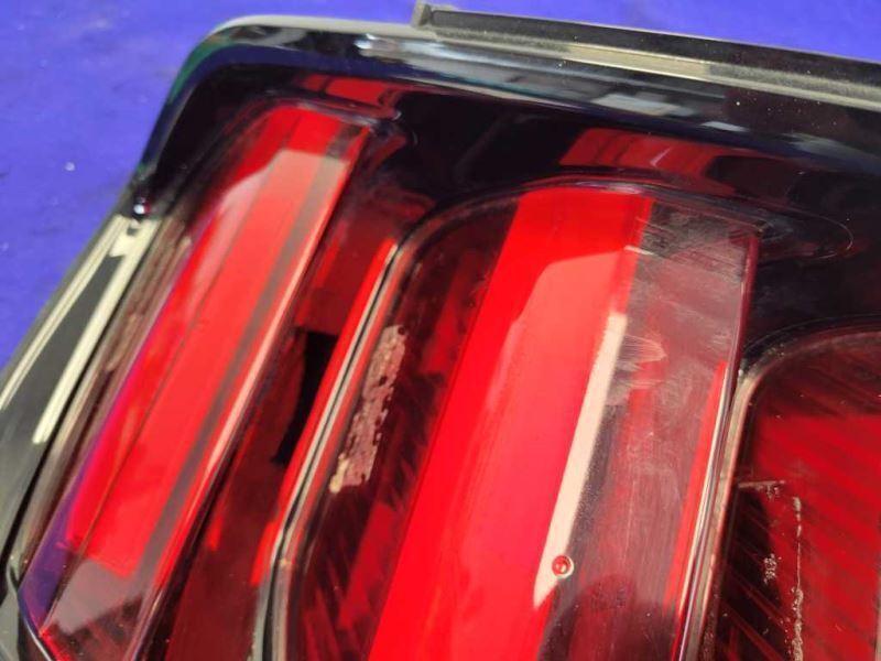 2015-2017 Ford Mustang GT S550 Driver Left LH Taillight Lamp Brake Cracked Top - The Parts Farm