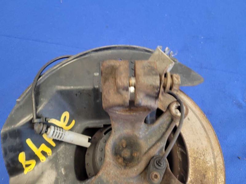 2001-2006 BMW M3 Convertible Passenger Front Spindle Knuckle Hub 2448 - The Parts Farm