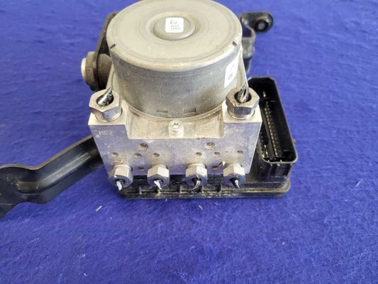 2015-2017 Ford Mustang GT S550 Anti-Lock Brake ABS Module Pump Line 2321