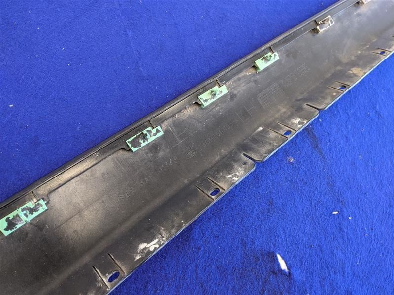 2002 2003 2004 2005 Ford Thunderbird T-Bird Driver Left LH Rocker Molding OEM - The Parts Farm