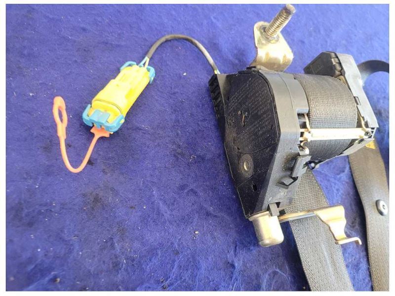 2003-2006 Chevrolet SSR Pickup Truck Passenger Front Seat Belt Retractor 2426 - The Parts Farm