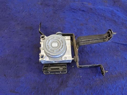 2015-2017 Ford Mustang GT S550 Anti-Lock Brake ABS Module Pump Line OEM