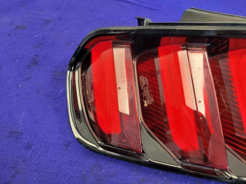 2015-2017 Ford Mustang GT S550 Driver Left LH Taillight Lamp Brake Cracked Top - The Parts Farm