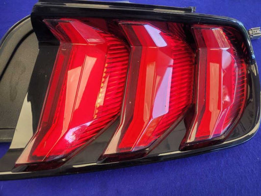 2018-2023 Ford Mustang GT S550 Passenger Right Taillight Lamp Brake Lens 2306