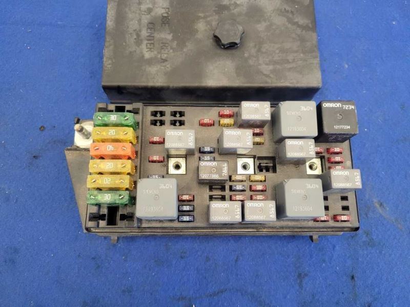 2000-2002 Chevrolet Corvette Z06 FRC C5 Fuse Box Engine Compartment Power 2066 - The Parts Farm