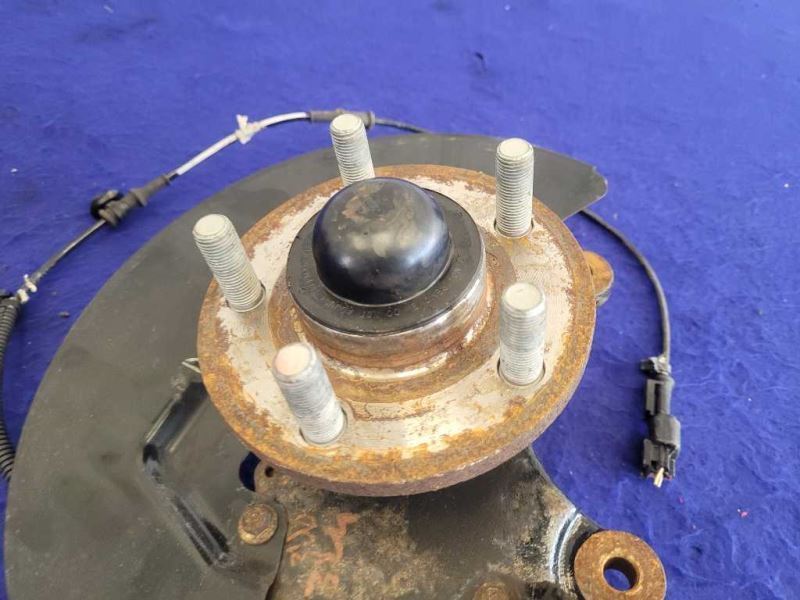 2015-2017 Ford Mustang GT S550 Driver Front Spindle Knuckle 2390 - The Parts Farm