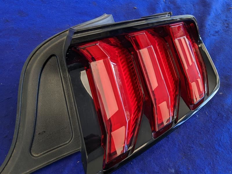 2018-2023 Ford Mustang GT S550 Passenger Right Taillight Lamp Brake Lens OEM - The Parts Farm