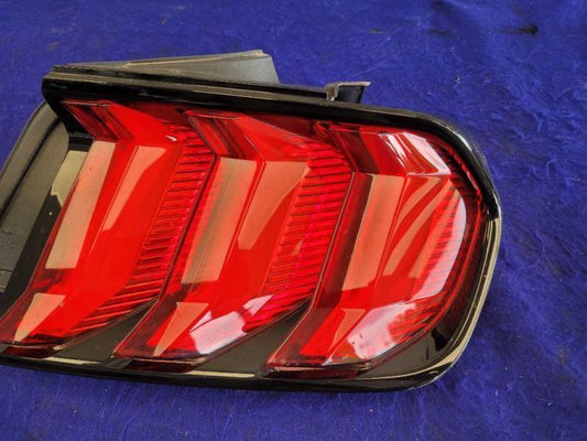 2018-2023 Ford Mustang GT S550 Passenger Right Taillight Lamp Brake Lens 2342