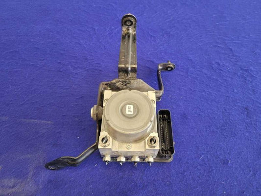 2015-2017 Ford Mustang GT S550 Anti-Lock Brake ABS Module Pump Line 2321 - The Parts Farm