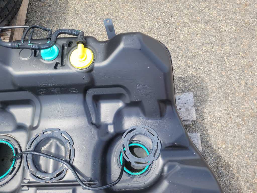 2016-2017 Chevrolet SS 6.2L Sedan Fuel Gas Tank Saddle Bag Plastic 2372 - The Parts Farm