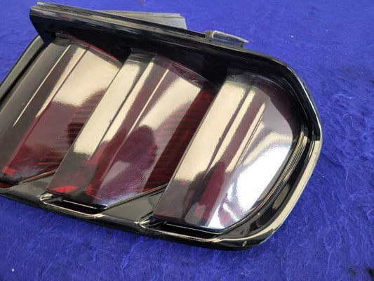 2015-2017 Ford Mustang GT S550 Passenger Right RH Taillight Lamp Brake Lens 2387