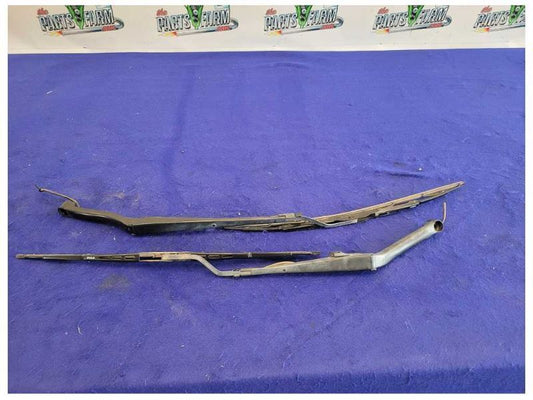 2001-2004 Chevrolet Corvette Z06 FRC C5 Front Windshield Wipers Blades Arms 2082