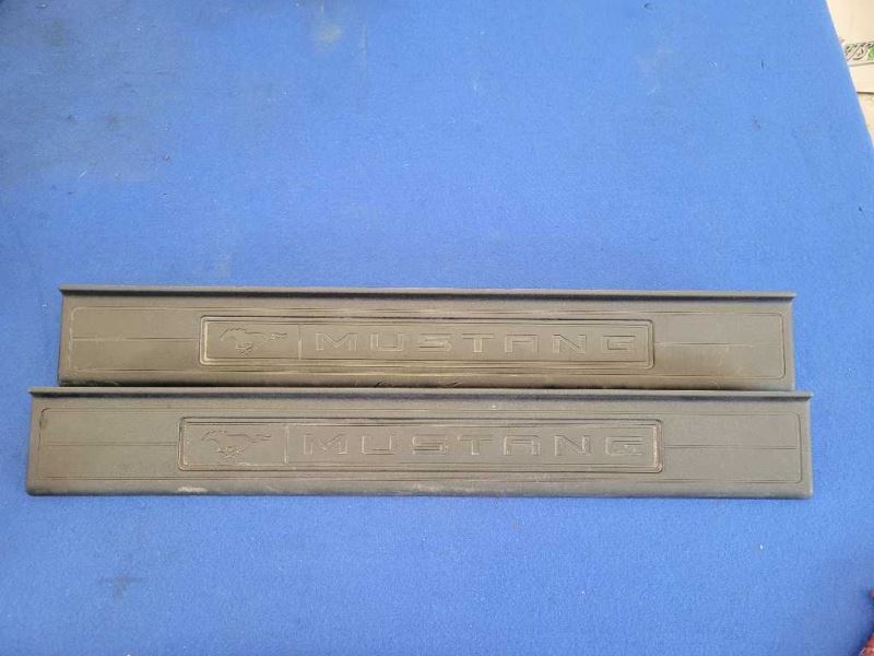 2015-2023 Ford Mustang GT S550 Pair Door Sill Plates No Light Scuff 2439 - The Parts Farm