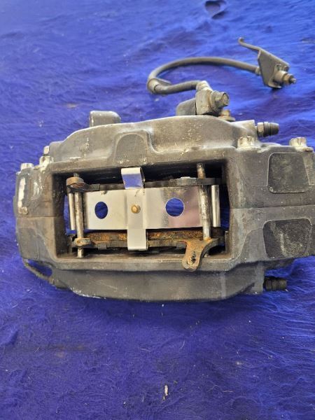 2010-2015 Chevrolet Camaro SS Front Driver Left Brake Caliper Opt L99 Brembo - The Parts Farm