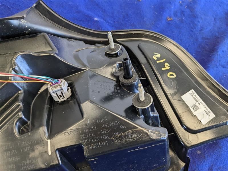 2018-2023 Ford Mustang GT S550 Passenger Right Taillight Lamp Brake Lens OEM - The Parts Farm