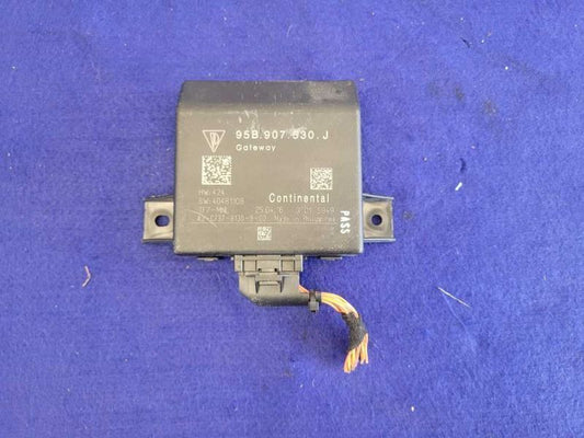 2017 Porsche 911 Turbo Gateway Module Body Control Unit System 2421