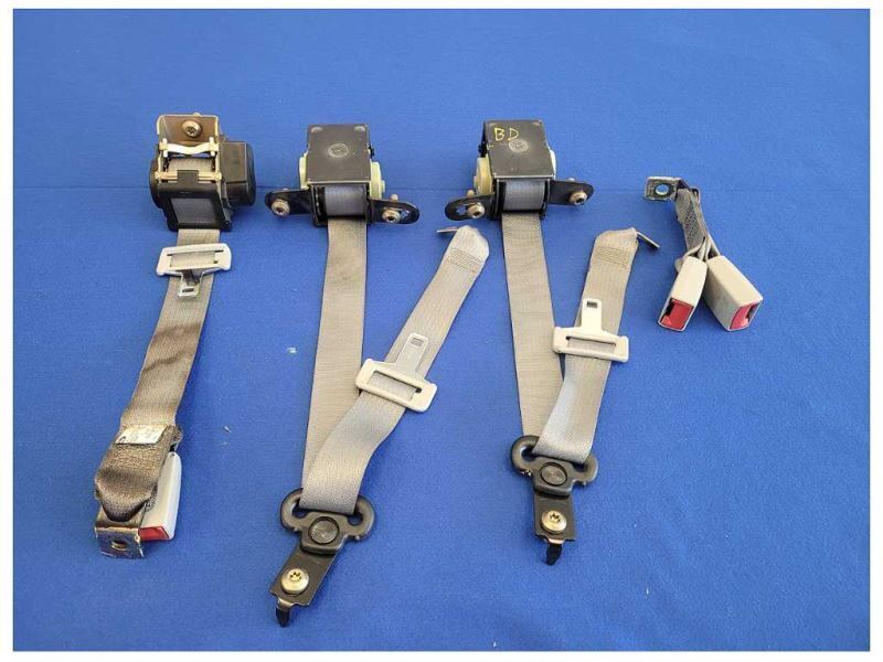 2003-2004 Mercury Marauder 4.6L 4v Set Rear Seat Belts Safety Restraint 2534 - The Parts Farm