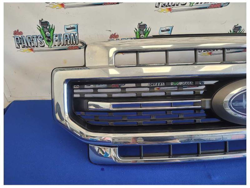2022 Ford F250 Super Duty Pickup Truck Front Upper Grill *Broke Tabs* 2557 - The Parts Farm